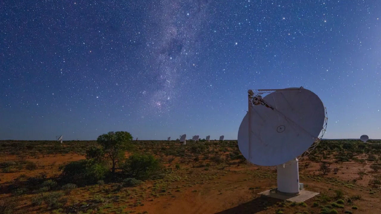 Astrônomos descobrem ‘faísca’ em lixo espacial na órbita da Terra