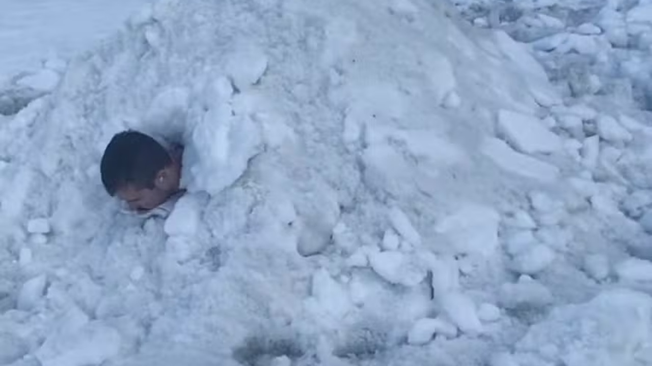 Suíço quebra recorde mundial ao ficar enterrado na neve por mais de 2 horas