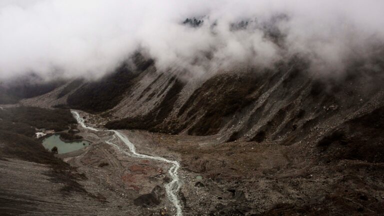 Cadeia de vulcões fossilizados é descoberta sob a China