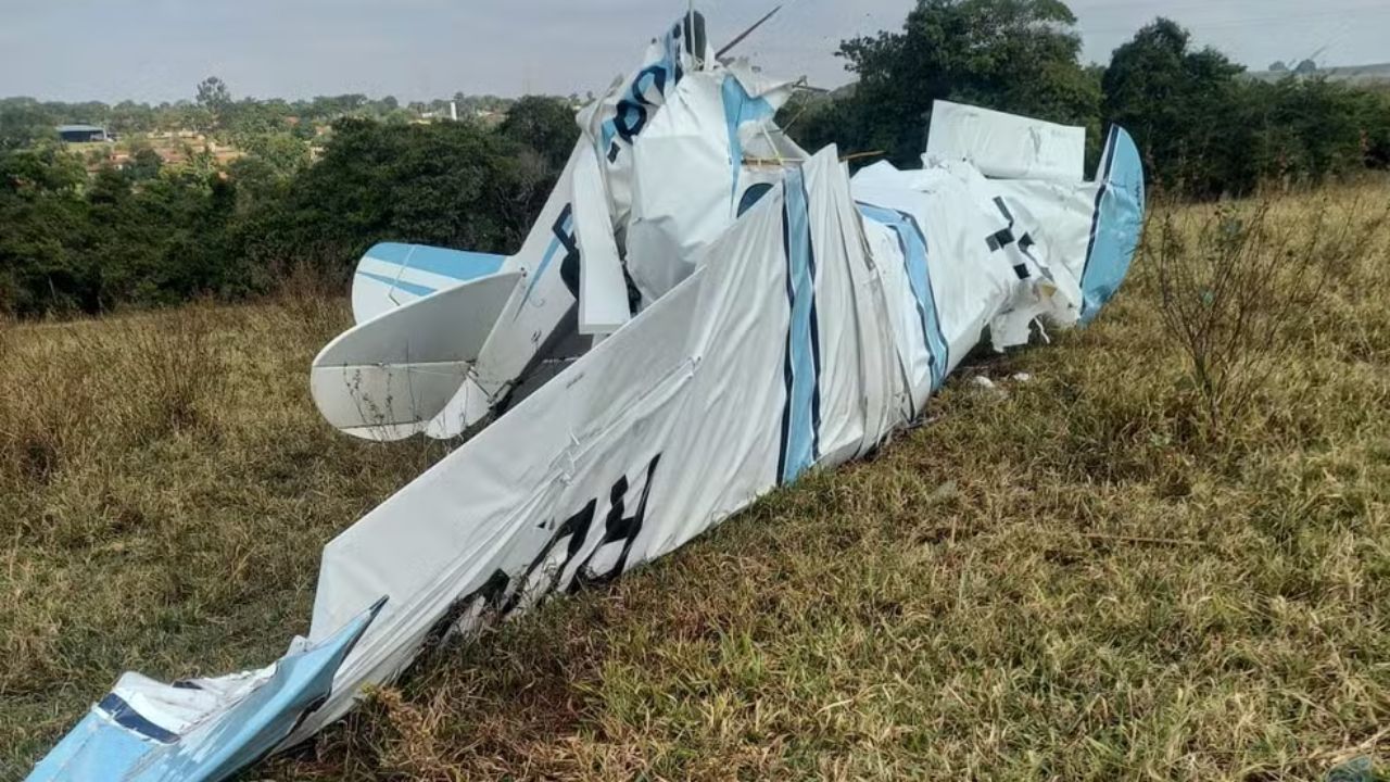 Avião cai em São José do Rio Preto e deixa dois mortos
