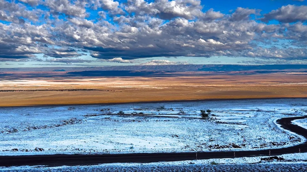 Neve rara paralisa maior radiotelescópio do mundo no Deserto do Atacama