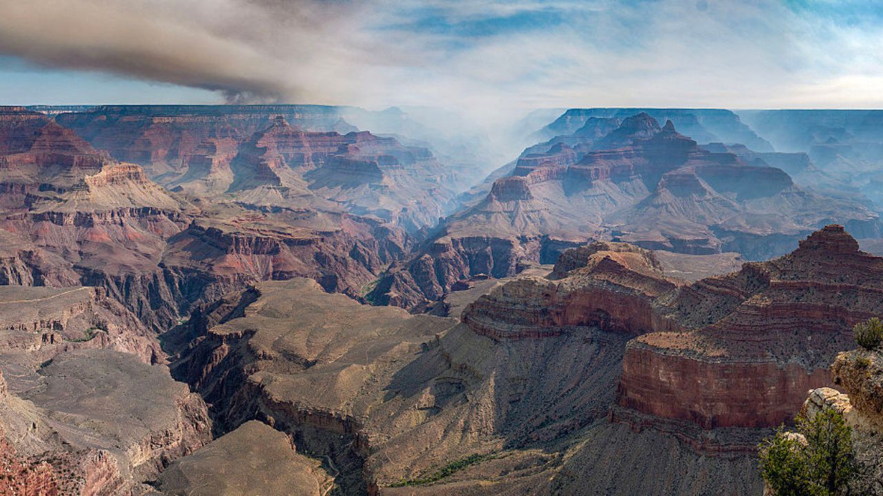 Incêndio florestal no Grand Canyon provoca vazamento de gás tóxico nos EUA