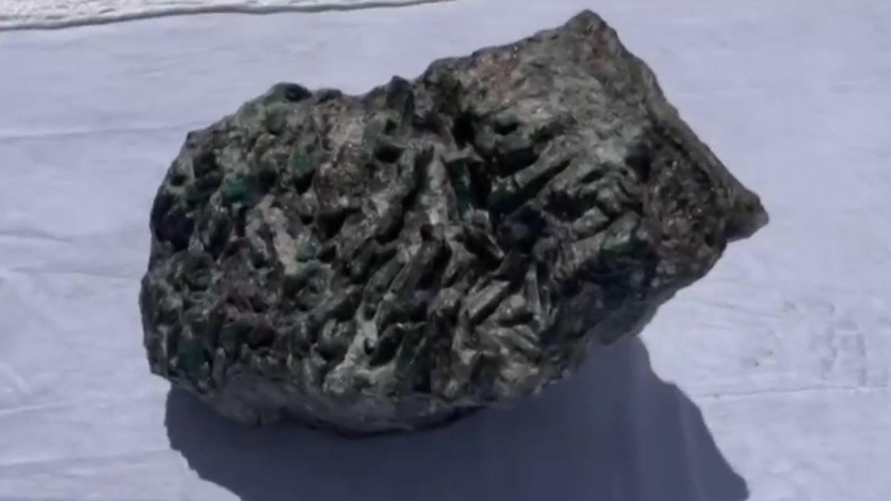 Pedra esmeralda encontrada na Bahia vai a leilão com lance inicial de R$ 100 milhões