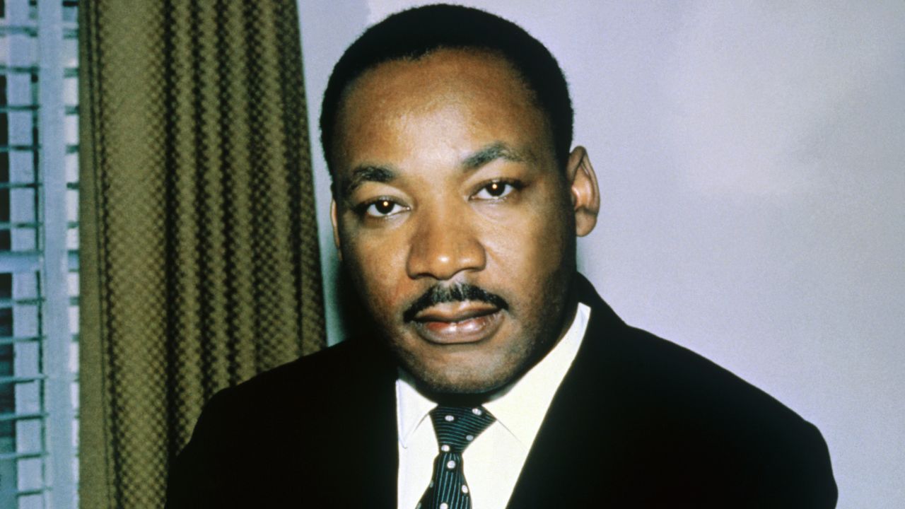 IA suspende vídeos com Martin Luther King após racismo