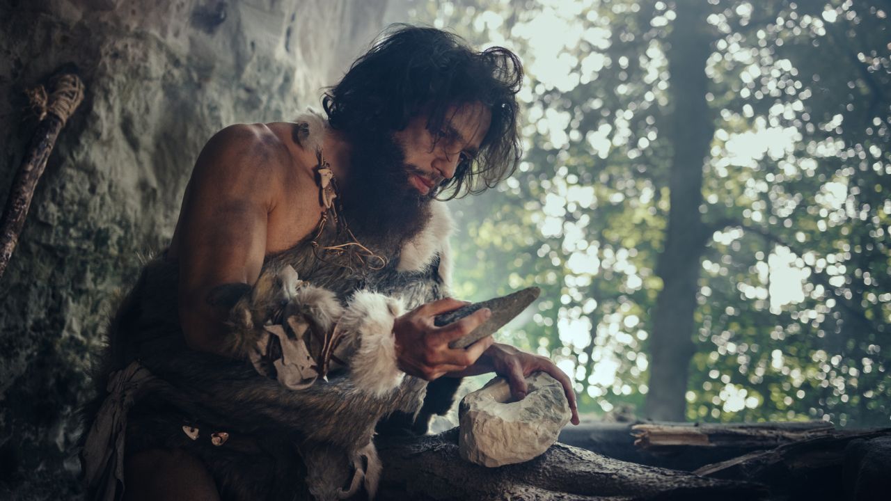 Descoberta sugere que neandertais fabricavam ferramentas com ossos de leão
