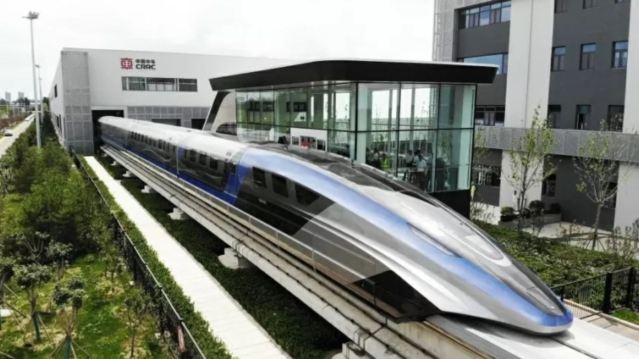 Novo trem chinês promete atingir até 600 km por hora