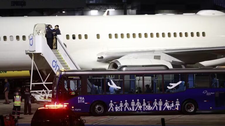 Aeronave especial dos EUA aterrissa em Porto Alegre em missão secreta