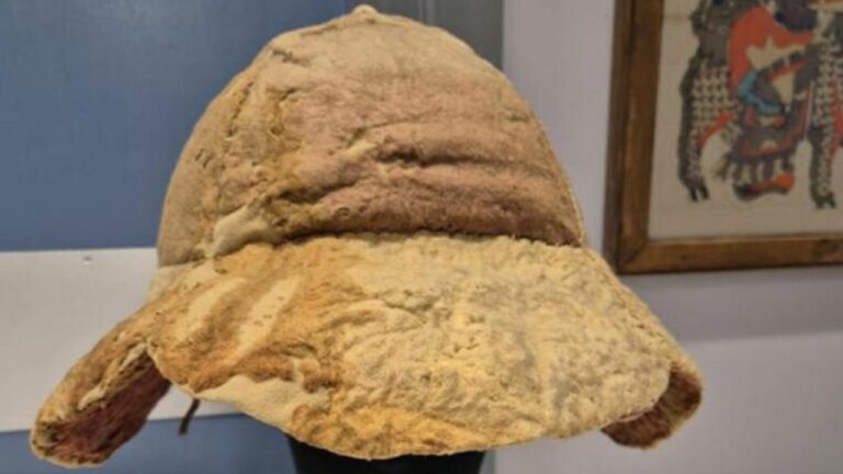 Chapéu romano de 2.000 anos é restaurado e exibido pela primeira vez