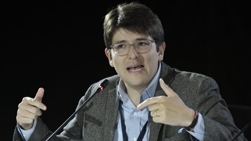 Morre Miguel Uribe, candidato à presidência da Colômbia baleado em comício