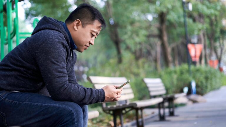 Cidade japonesa sugere limite de duas horas por dia no smartphone