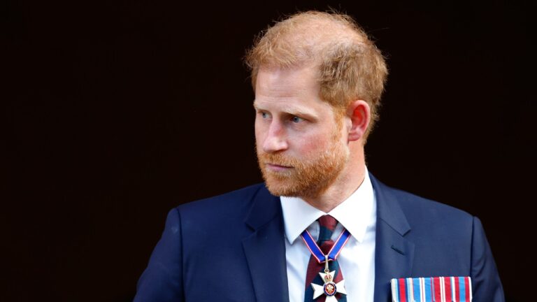 Ex-funcionária da realeza critica Príncipe Harry por postura de vítima