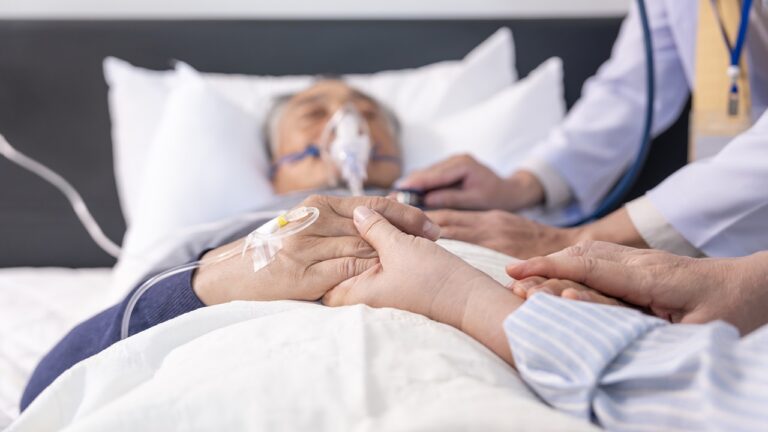 Especialistas explicam o que acontece com nosso corpo momentos antes da morte