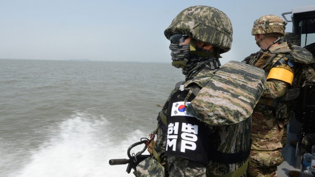 Norte-coreano deserta e atravessa fronteira com o sul a nado