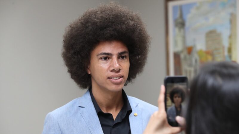 Conheça Renato Freitas, o político que desafia a ‘capital europeia do Brasil’