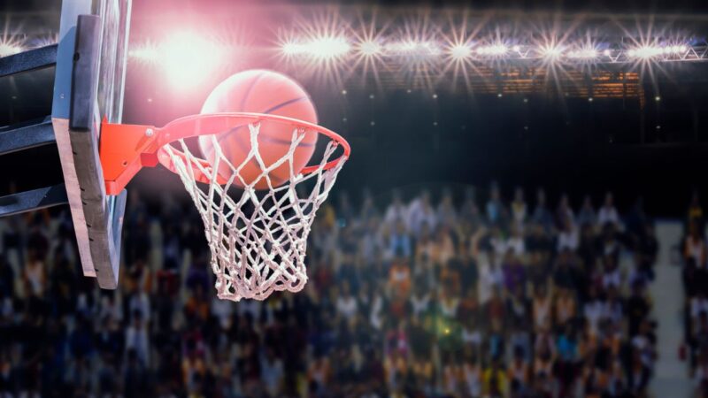 Ex-segurança de time de basquete lucra milhões com venda de itens históricos da equipe