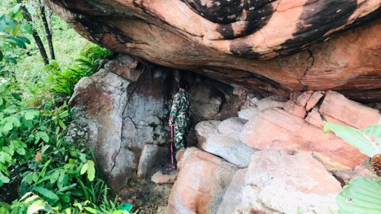 Caverna com artes rupestres é descoberta em santuário florestal na Tailândia