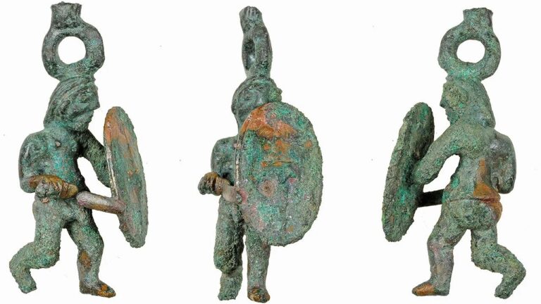 Artefatos e estatueta de guerreiro celta de bronze são descobertos na Alemanha