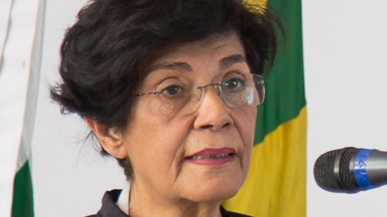 Em obra inédita, Marilena Chauí apresenta a filosofia como um modo de vida