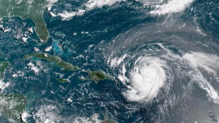 Furacão Erin atinge nível máximo de alerta e pode ameaçar Caribe