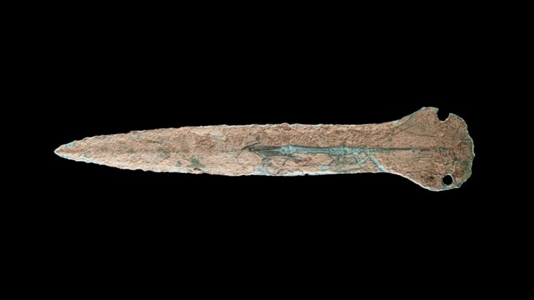 Punhal de 3.500 anos é descoberto após fortes chuvas na Alemanha