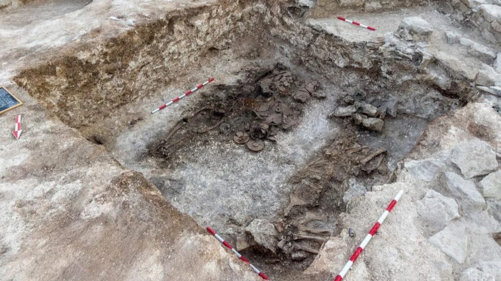 Arqueólogos descobrem Tumba de guerreiro trácio do século 2 a.C. na Bulgária