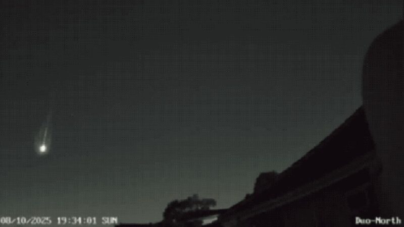 Passagem de meteoro gera estrondo e clarão no céu da Austrália