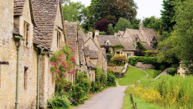 Bibury, a vila que lida com maldição de ser a mais bonita do mundo