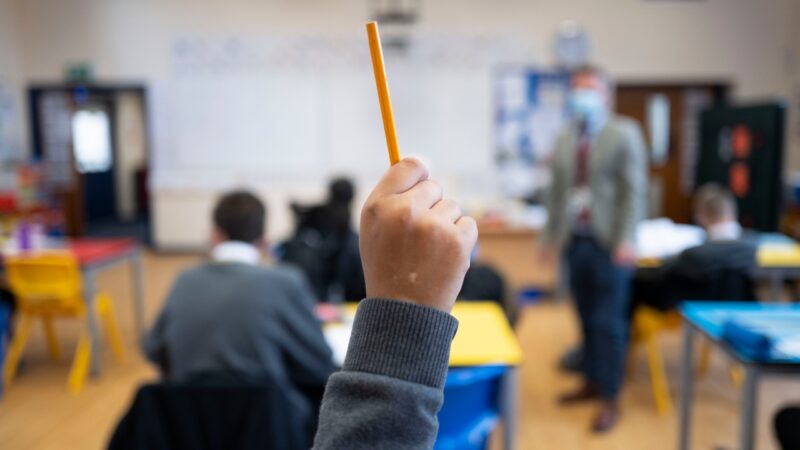 Escola nos EUA substitui professores por inteligência artificial