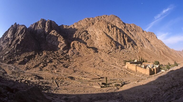 Descoberta de vala comum revela assassinatos ilegais no Sinai