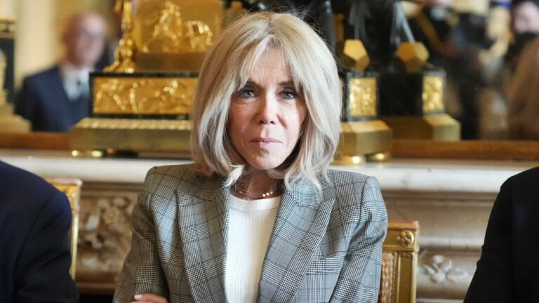 Por que primeira-dama da França precisará provar que é mulher?
