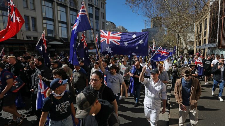 Neonazistas atacam manifestação anti-imigração na Austrália