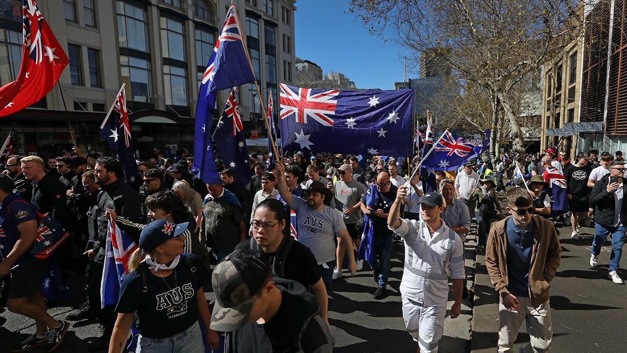 Neonazistas atacam manifestação anti-imigração na Austrália - Aventuras na  História