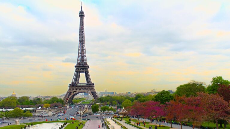 Veja como comprar casas com desconto em Paris