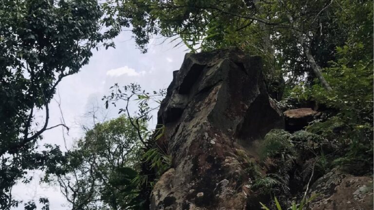 Tailândia revela novos sítios rupestres no topo de montanha