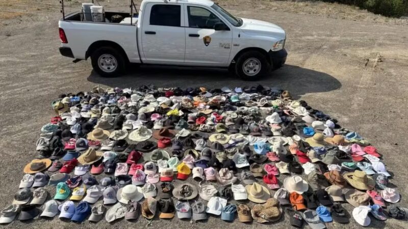 Mais de 300 chapéus são recuperados de fontes termais no Parque Yellowstone