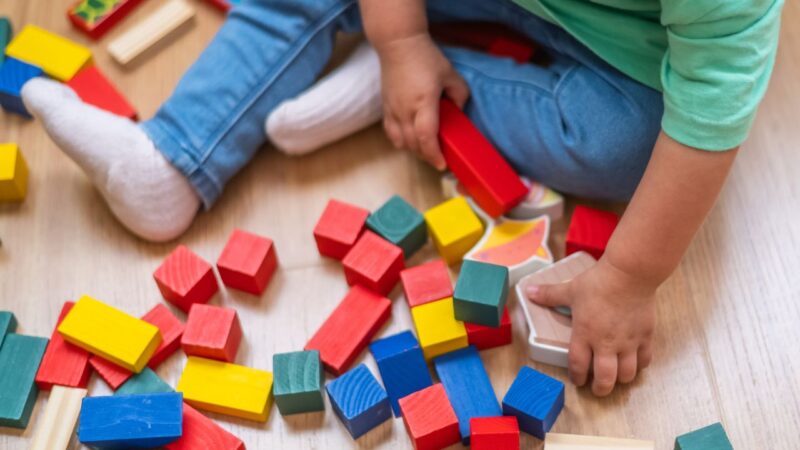Mulher é condenada por abuso de bebês em creche de Londres
