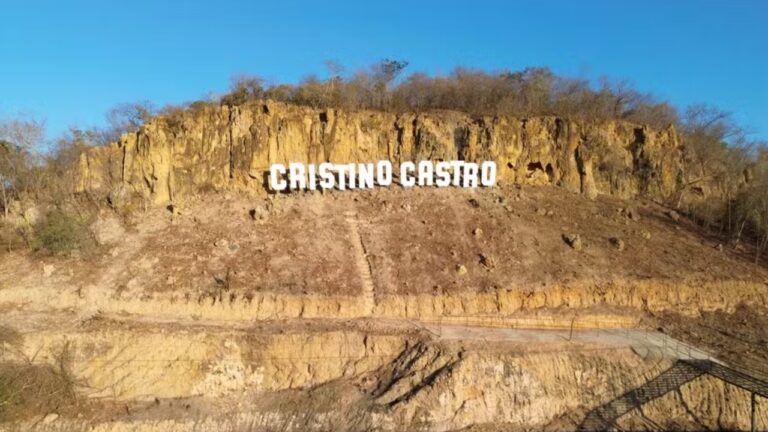 Cidade no Piauí instala letreiro inspirado no de Hollywood