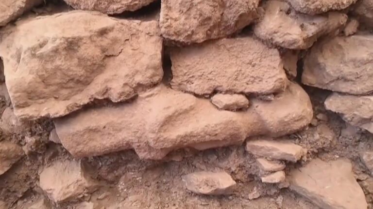 Estátua humana em tamanho real é descoberta na Turquia