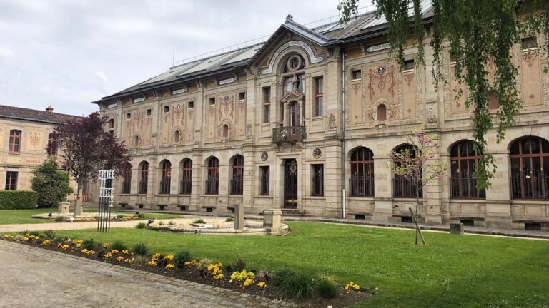 Tesouro de porcelana valioso é roubado de museu francês