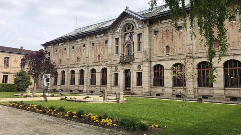Tesouro de porcelana valioso é roubado de museu francês