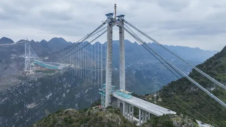 China inaugura a ponte mais alta do mundo para carros