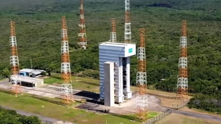 Quando deve ocorrer o primeiro lançamento de foguete comercial na Base de Alcântara?