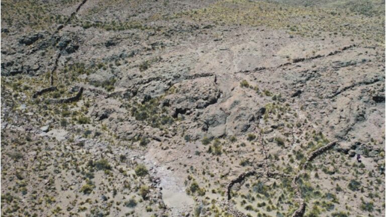 O que são as estranhas estruturas de pedra encontradas recentemente nos Andes