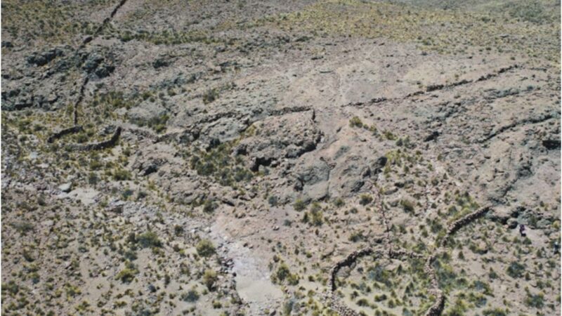 O que são as estranhas estruturas de pedra encontradas recentemente nos Andes