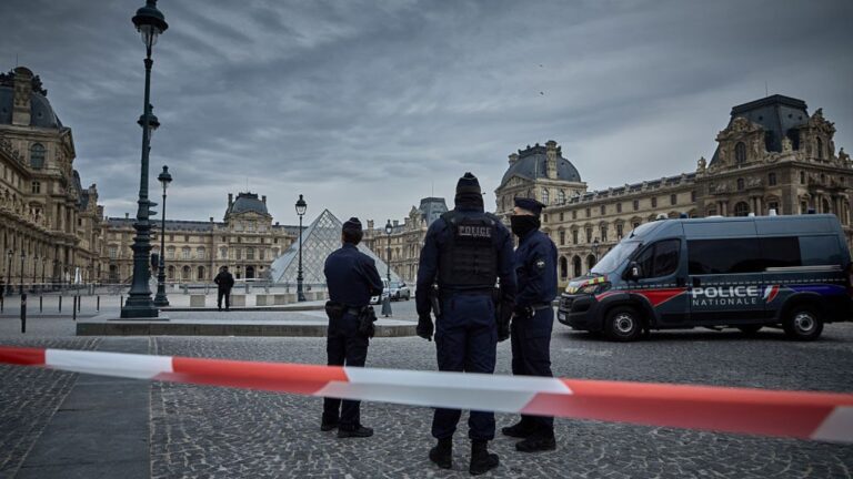 Autoridades francesas identificam e prendem suspeitos de roubo de Joias no Museu do Louvre