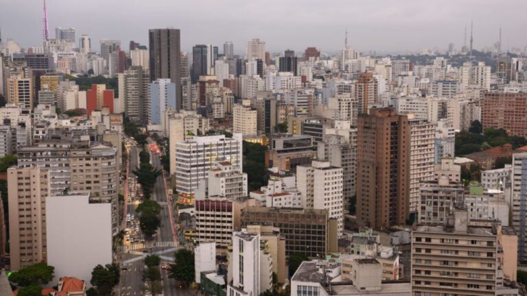 Fundação Oscar Americano celebra aniversário de São Paulo com Paulo Rezzutti