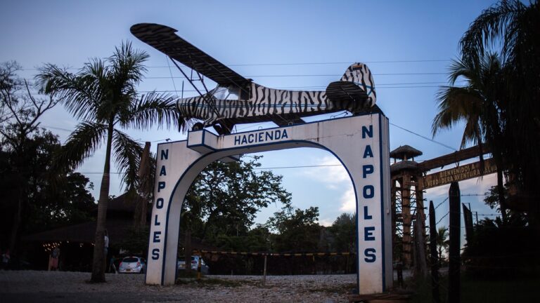 Parte do rancho de Pablo Escobar será doado a vítimas de conflito