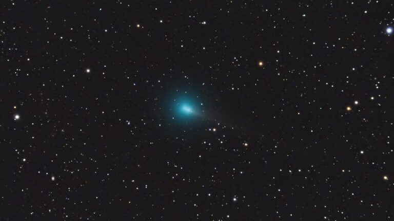 Cometa interestelar 3I/ATLAS se aproxima do Sol