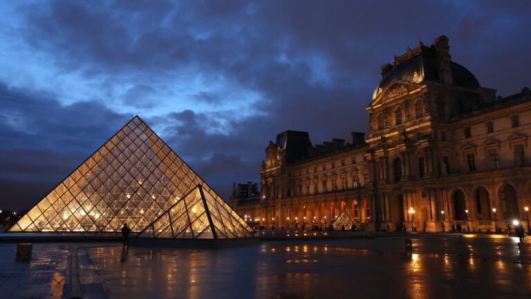 Louvre: Suspeito pelo roubo é estrela nas redes sociais e ex-guarda do museu