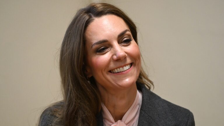 Kate Middleton surpreende ao usar tiara rara em banquete